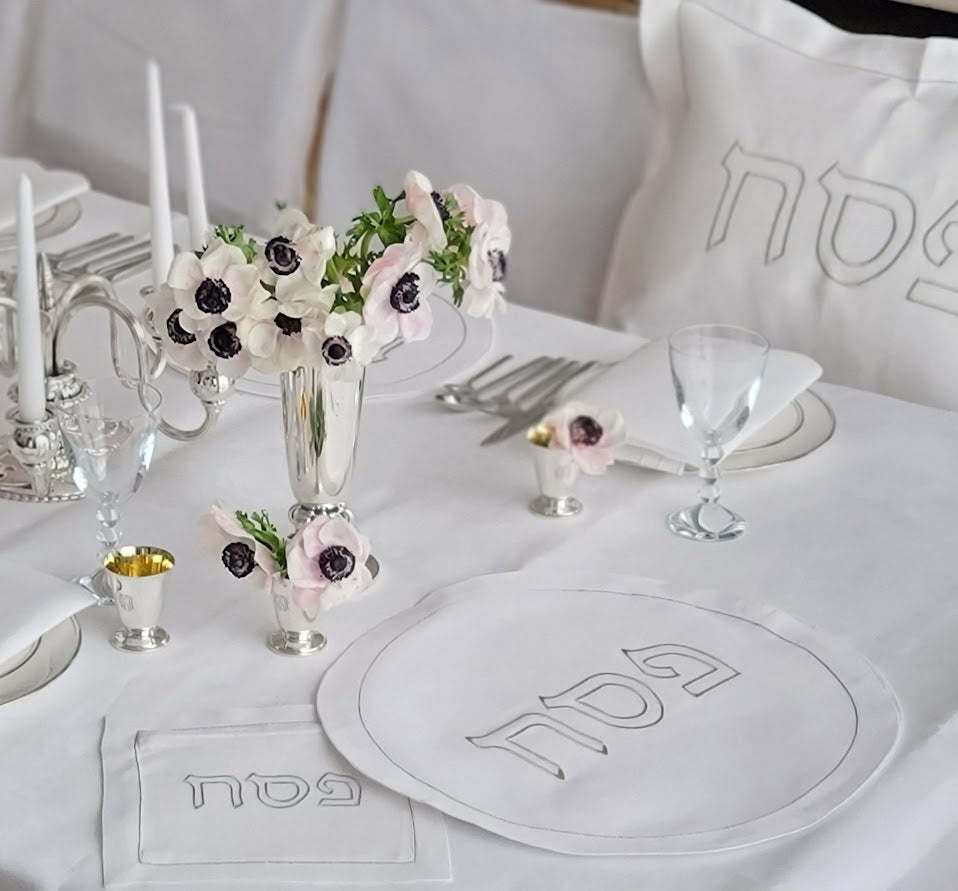 LINEN WITH STITCHING PESACH SET