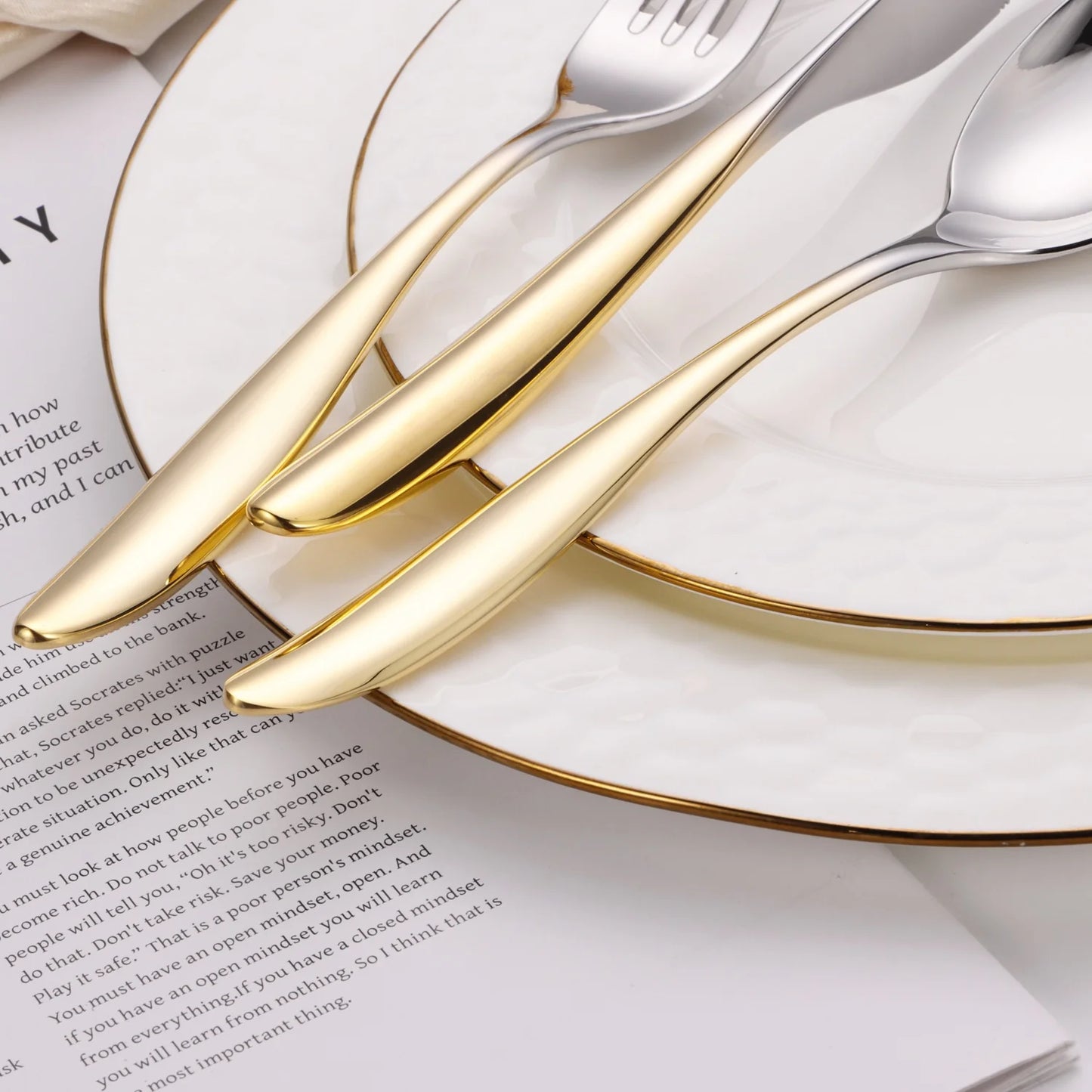 20 Pc Flatware Set with Wavy Handle