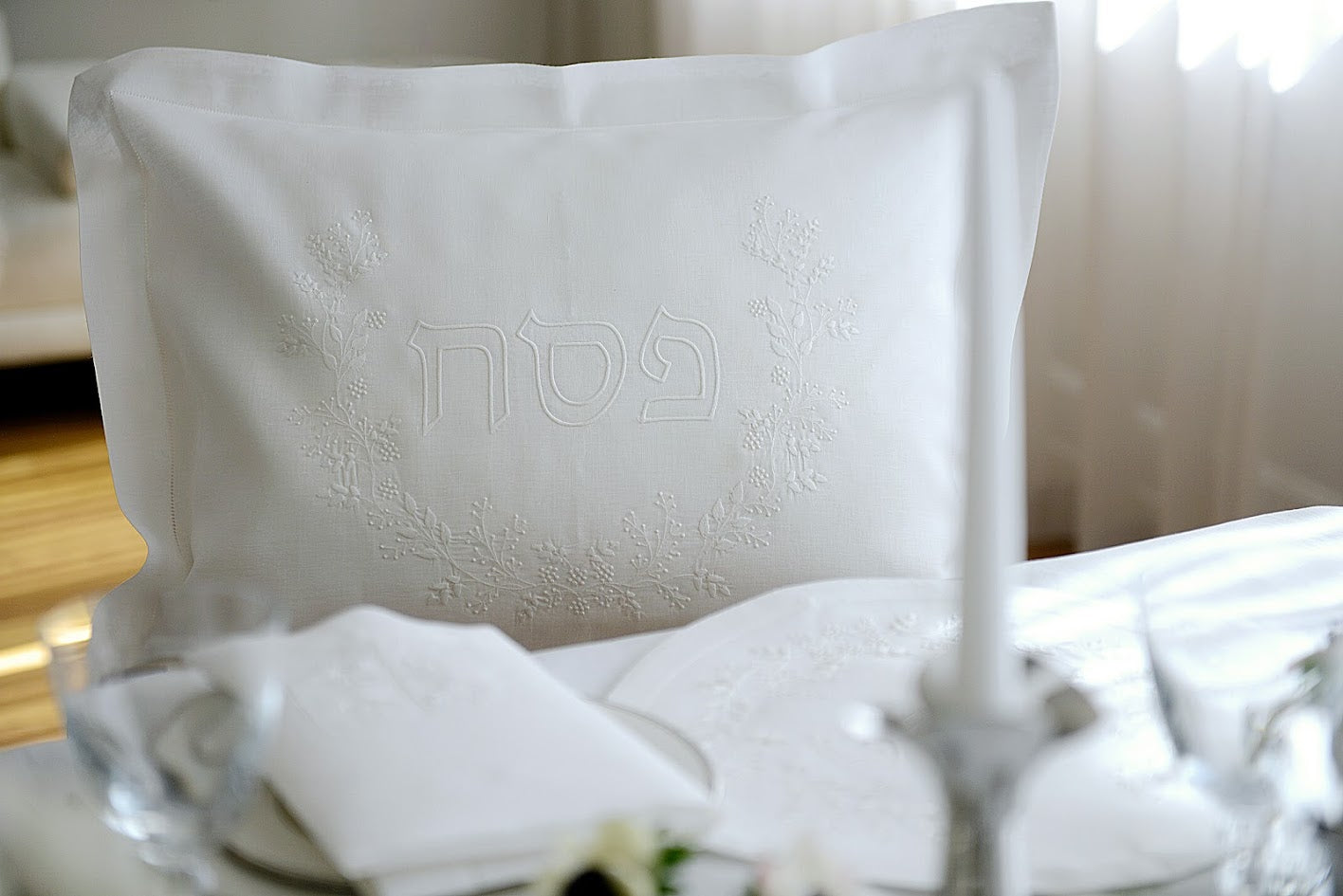 MIMOSA CREST PESACH SET